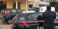 I carabinieri davanti alla pizzeria dopo l'esplosione (foto di Luciano Adriani)