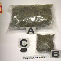 La buste contenenti oltre un chilo di marijuana sequestrate a un 38enne incensurato