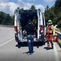 I soccorsi sul luogo dell'incidente (foto Claudio Lattanzio)