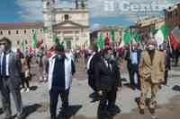 Marsilio (primo a sinistra) alla manifestazione del centrodestra all'Aquila (foto di Raniero Pizzi)