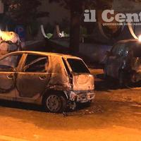Le auto danneggiate dopo l'incendio a San Salvo (foto di Gianfranco Daccò)