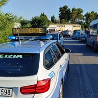 L'incidente stradale all'uscita per l'aeroporto d'Abruzzo (foto di Giampiero Lattanzio)