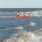 Le operazioni di soccorso al canoista con il pattino in mare a Silvi