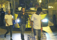 Le operazioni  di trasferimento dei migranti sbarcati a Lampedusa