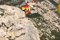 L'elicottero del 118 durante l'operazione di recupero sul Monte Amaro