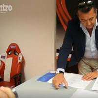 Il presidente Iachini firma la fideiussione per l'iscrizione al campionato di Serie C (foto di Luciano Adriani)