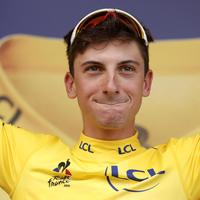 Giulio Ciccone con la maglia gialla del Tour nel 2019