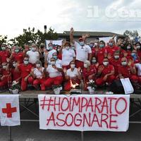 Operatori e volontari della Croce Rossa a Castiglione Messer Raimondo (foto di Luciano Adriani)