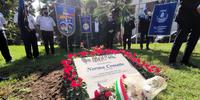 La lapide in memoria di Norma Cossetto nei giardini di piazza Italia (foto Giampiero Lattanzio)
