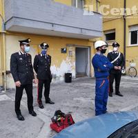I carabinieri con il capitano Di Mauro e i tecnici Ater al Ferro di cavallo (foto G.Lattanzio)