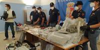 La droga sequestrata, arrestati due fratelli pescaresi (fotoservizio di Giampiero Lattanzio)