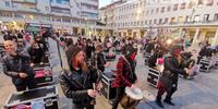 Pescara, artisti in piazza Salotto contro le chiusure del Dpcm Conte (fotoservizio di Giampiero Lattanzio)