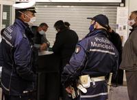 Controlli dei vigili urbani in centro a Pescara