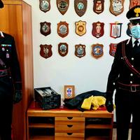 I carabinieri di Giulianova con la merce recuperata in casa del rom