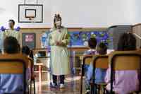 Abruzzo zona rossa: scuole aperte con lezioni in presenza solo dalle materne alla prima media