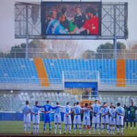 L'inizio della partita Pescara-Pordenone con l'omaggio a Maradona