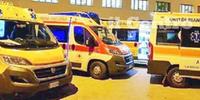 Ambulanze in fila all'ospedale di Sulmona qualche giorno fa