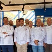 Sandro Ferretti con i ristoratori del consorzio Qualità Abruzzo