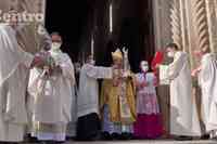 Il vescovo Leuzzi durante la celebrazione in cattedrale (foto di Luciano Adriani)