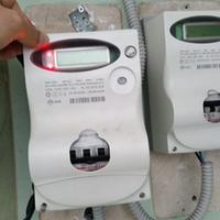 Un contatore manomesso per non registrare i consumi di energia elettrica