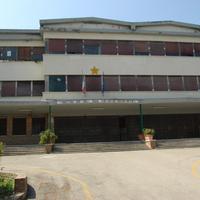 La scuola media Rossetti, uno dei due istituti dove sono scattati i protocolli anti-covid