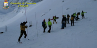 Le ricerche con le sonde nella neve sul Monte Velino
