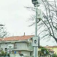 L'autovelox in via Di Sotto, vicino alla scuola Virgilio