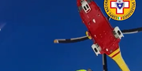 Alpinista issato col verricello sull'elicottero del 118