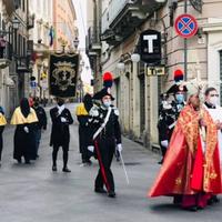 La processione nel centro storico (foto da Comune Chieti)