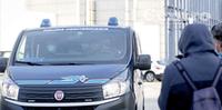 Il furgone blindato della polizia penitenziaria lascia il tribunale di Pescara (foto G. Lattanzio)