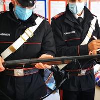 Le armi sequestrate dai carabinieri di Miglianico