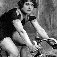 Alfonsina Morini Strada, prima e unica donna a partecipare a un'edizione maschile del Giro d'Italia