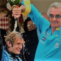 L'esultanza di Jarno Trulli e Flavio Briatore dopo la vittoria del pilota pescarese a Montecarlo nel 2004