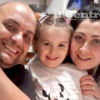 La piccola Francesca Gerardi nel giorno del suo terzo compleanno con il papà Gianluca e la mamma Angela
