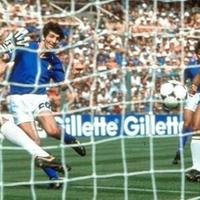 Uno dei tre gol realizzati da Paolo Rossi contro il Brasile nel Mondiale di Spagna '82