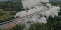 Le esplosioni del viadotto Fornaca viste dall'alto