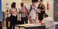 I tamponi in aeroporto a Pescara (foto Giampiero Lattanzio)