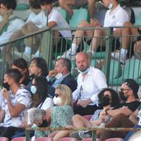 Il pubblico sulla tribuna dello stadio Guido Angelini di Chieti in occasione di una gara dello scorso giugno