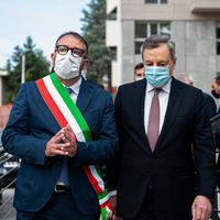 Il sindaco Pierluigi Biondi con il premier Mario Draghi