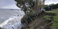 I danni dell'erosione sul tratto di costa Vignola