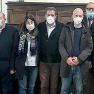 Il presidente Francesco Menna (il terzo da destra) con il nuovo consiglio provinciale: il sindaco di Vasto ha staccato di oltre 15mila voti Filippo Paolini