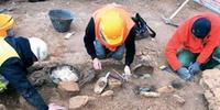 Gli archeologi al lavoro negli scavi di piazza San Giustino