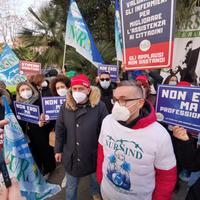 Gli infermieri manifestano a Pescara (foto G. Lattanzio)