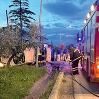 L’auto ribaltata in contrada Colle Capuano e l’intervento dei vigili del fuoco