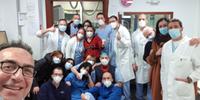 Leonardo Paloscia (quarto da destra) con l'equipe dell’Unità operativa complessa (Uoc) Cardiologia-Utic dell’ospedale di Pescara.