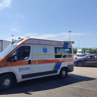 I soccorsi dell'ambulanza della Life Pescara e i carabinieri subito dopo la rapina