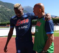 L'attaccante del Napoli Osimhen e il tecnico Luciano Spalletti