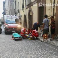 I soccorsi alla donna in via Capuani (foto Luciano Adriani)