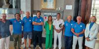 Foto di gruppo per organizzatori e staff dei Mondiali di pesca d'altura con (al centro) l'assessore Patrizia Martelli e il nuovo comandante della Capitaneria Marcello Notaro