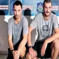 I 4 ragazzi arrestati in India: gli abruzzesi sono Daniele Starinieri (il terzo) e Gianluca Cudini (il quarto)